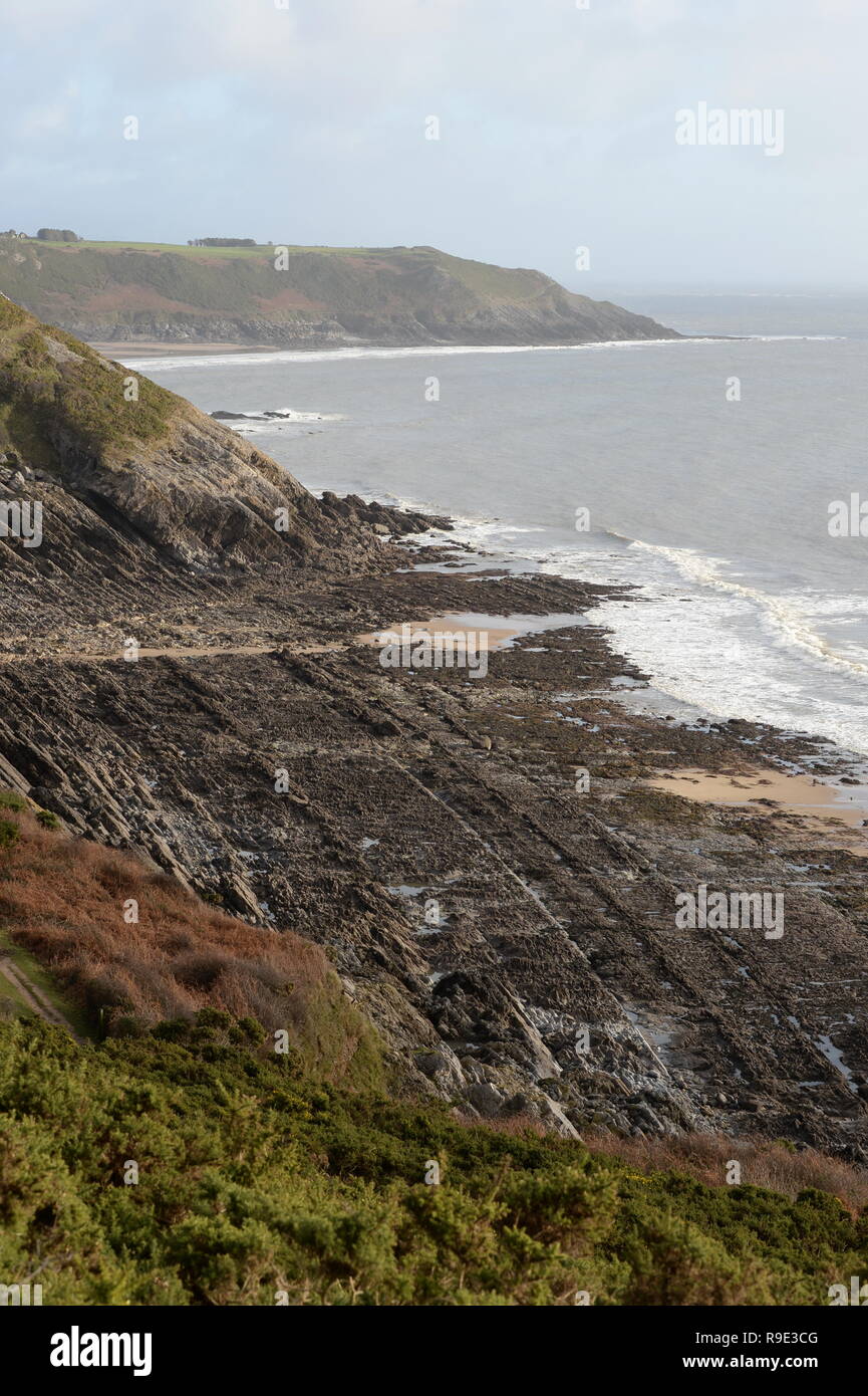 Le littoral géologie de Pwlldu Bay à Caswell bay est révélé à marée basse. La péninsule de Gower coast dans le sud du Pays de Galles Banque D'Images