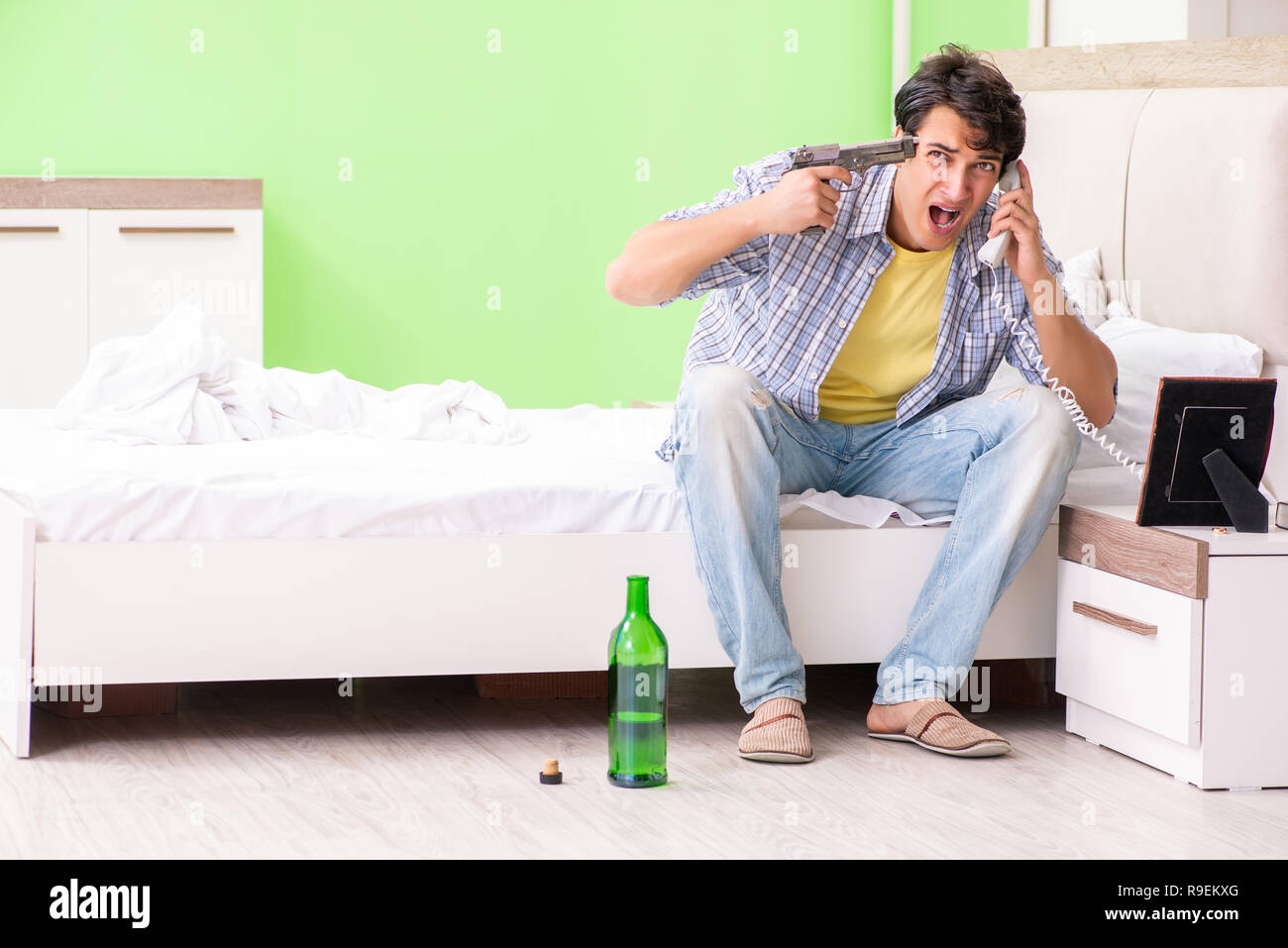 Jeune Homme Triste En Amour Malheureux Concept Photo Stock Alamy Jeune Homme Triste En Amour Malheureux Concept Photo Stock Alamy