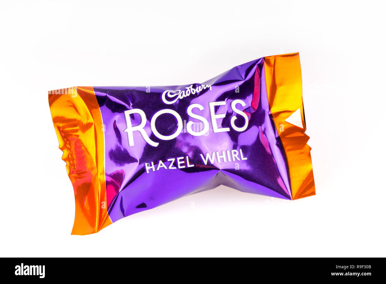 Hazel tourbillon de chocolat Cadbury's roses sur fond blanc Banque D'Images