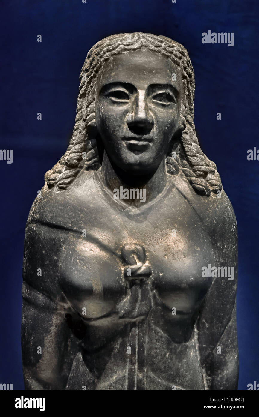 Isis période grecque 200 av. de l'Égypte, l'Egyptien. ( Image ) temple de  diorite perruque bouclée grec traditionnel Photo Stock - Alamy