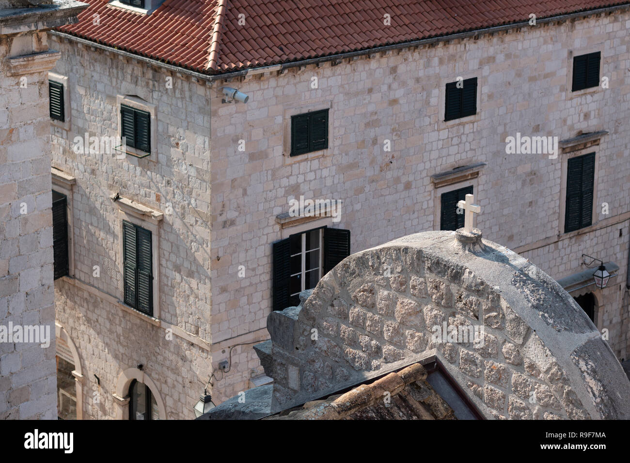 Regardant vers le bas sur le dessus de l'Église Sveti Maison Spaso, la vieille ville de Dubrovnik, Croatie Banque D'Images