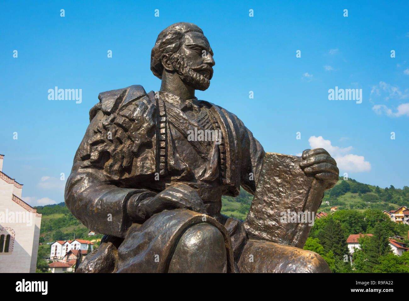 Statue de Ivo Andric, Andricgrad (également connu sous le nom de la ville ou d'Andric Stone town) dédié à l'écrivain célèbre, Ivo Andric, Visegrad, Bosnie et Herzegov Banque D'Images