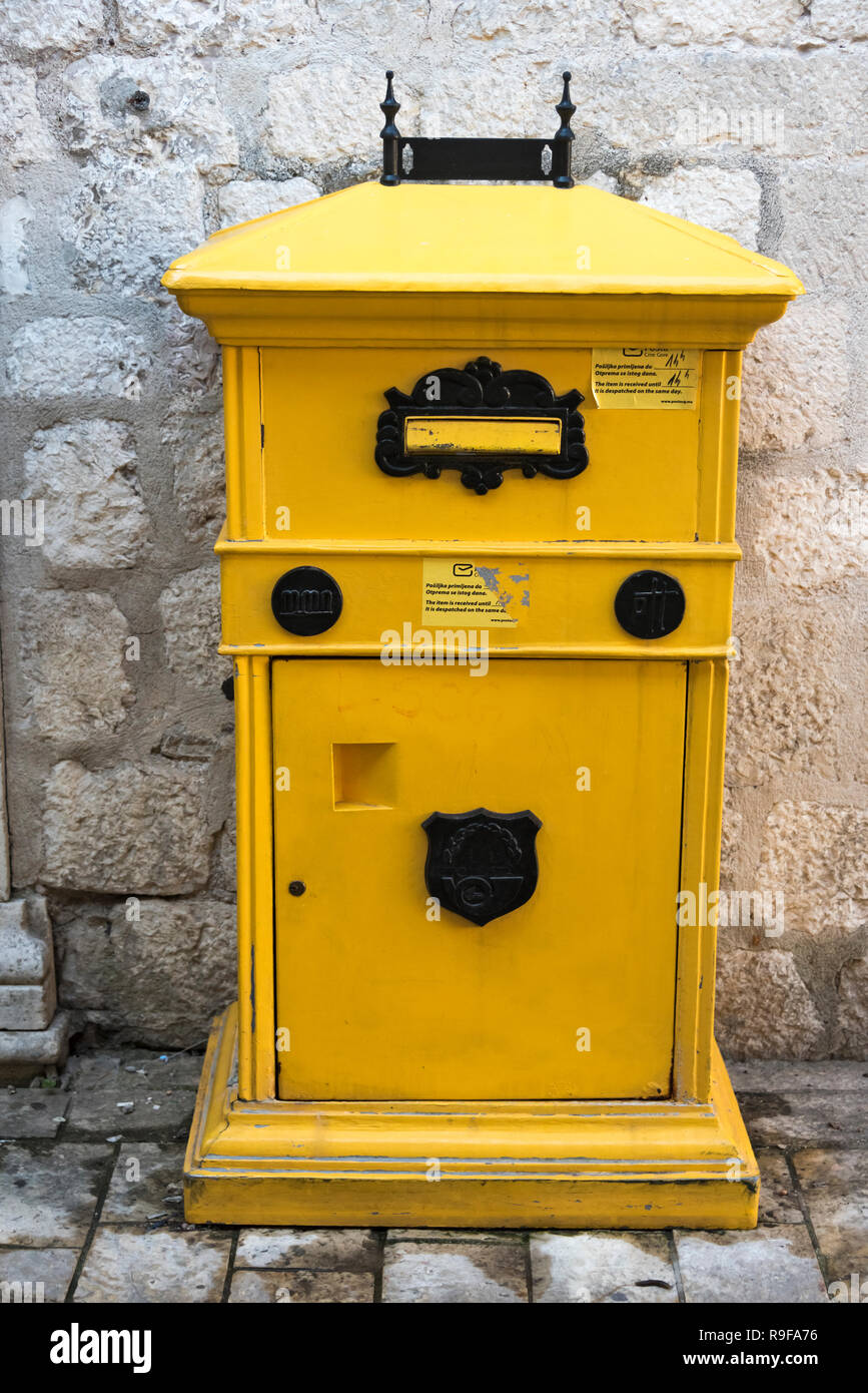 Boîte postale dans la vieille ville de Kotor, Monténégro, Banque D'Images