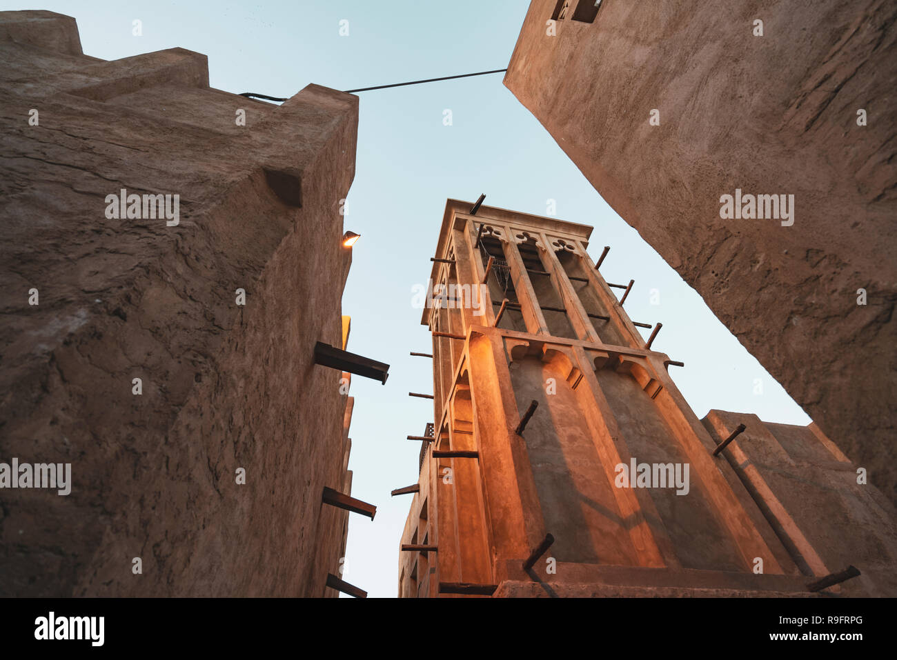 Tour à vent traditionnel historique original district Al Fahidi , al Bastakiya , à Dubaï, Émirats Arabes Unis Banque D'Images