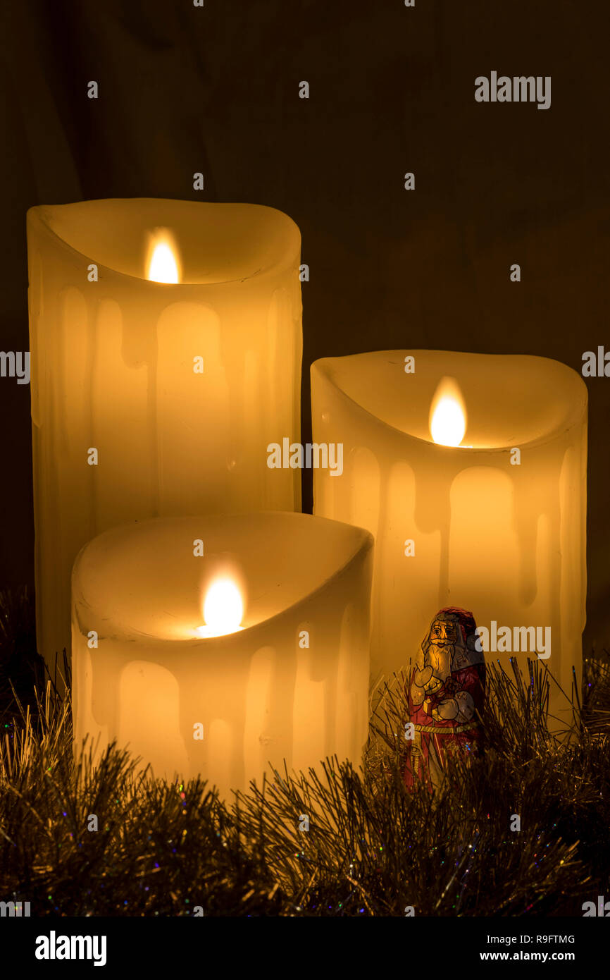 Père Noël avec les chandelles Banque D'Images