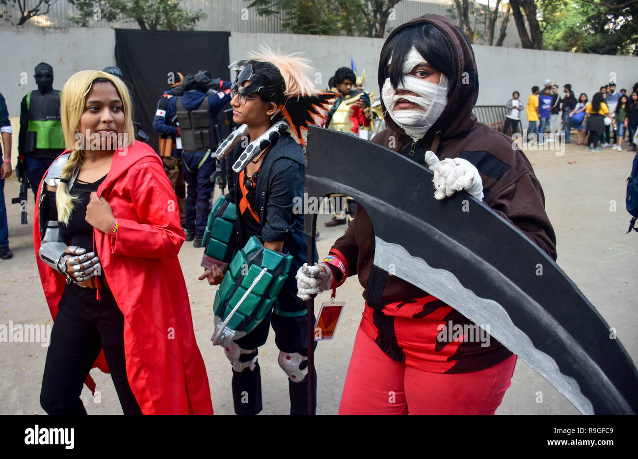 Les cosplayeurs sont vus posant pour une photo lors de la deuxième journée du 8e 'Mumbai Comic Con' 2018 à Bombay Exhibition Centre à Mumbai. Banque D'Images