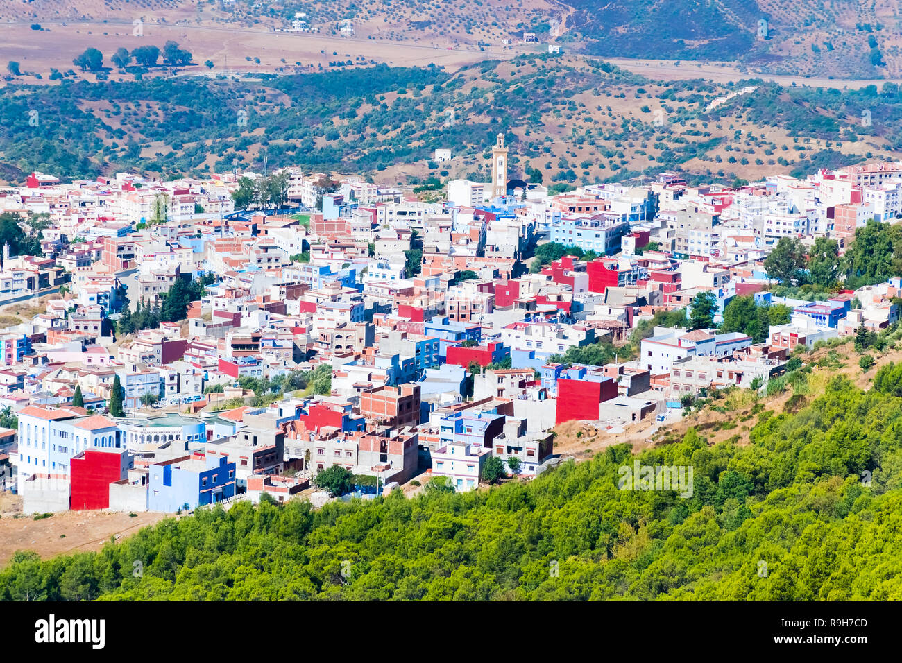 Médina de Chefchaouen la bleue vue panoramique à partir de point de vue de montagne, le Maroc en Afrique. Banque D'Images