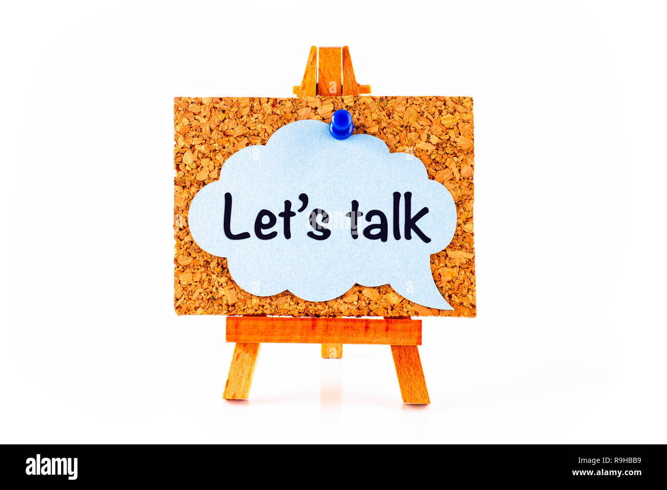 Bulle bleue avec expression Let's Talk sur tableau sur chevalet. Fond blanc Banque D'Images