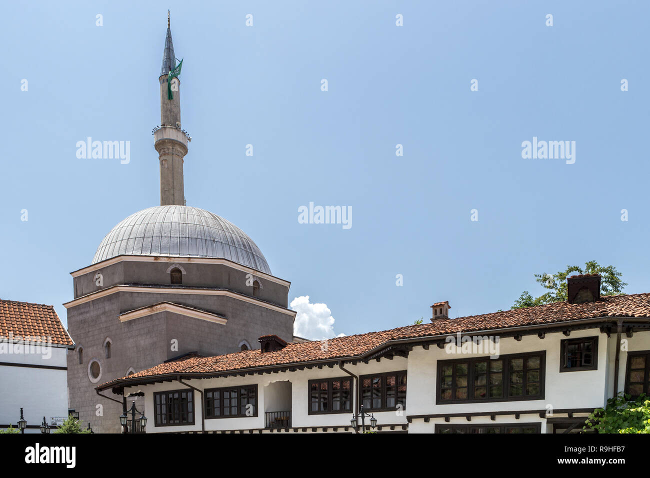 Maison de famille Dukagjini et 16ème siècle la mosquée Gazi Mehmet Pacha Vieille ville Prizren Kosovo Banque D'Images