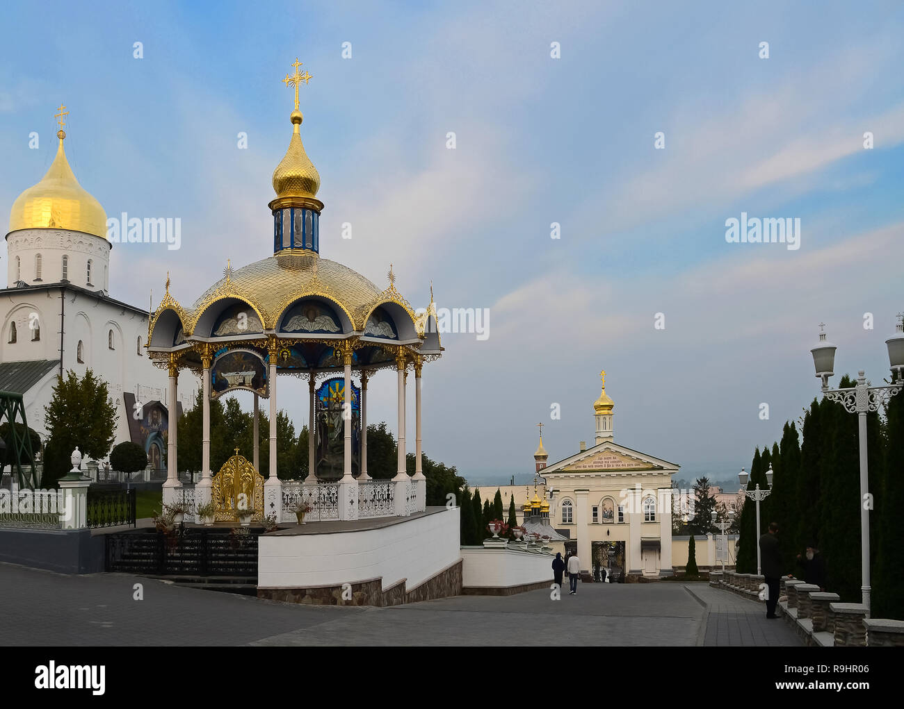 Vue aérienne de la Dormition de Pochayiv Lavra, un monastère orthodoxe de l'Oblast de Ternopil. L'Europe de l'Est Banque D'Images
