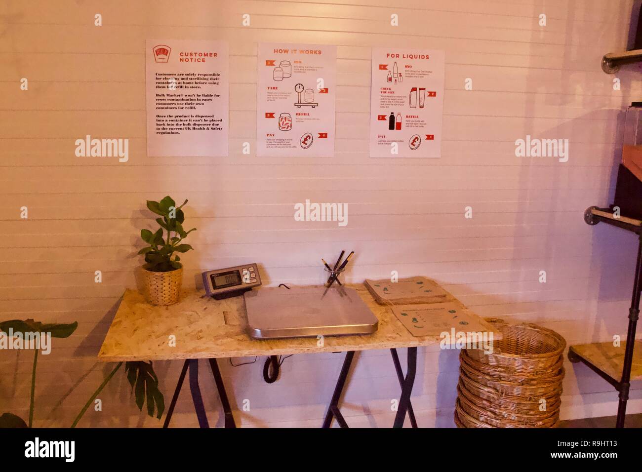 Marché en vrac à Hackney, East London est un zéro déchet, pas de supermarché en plastique. Banque D'Images