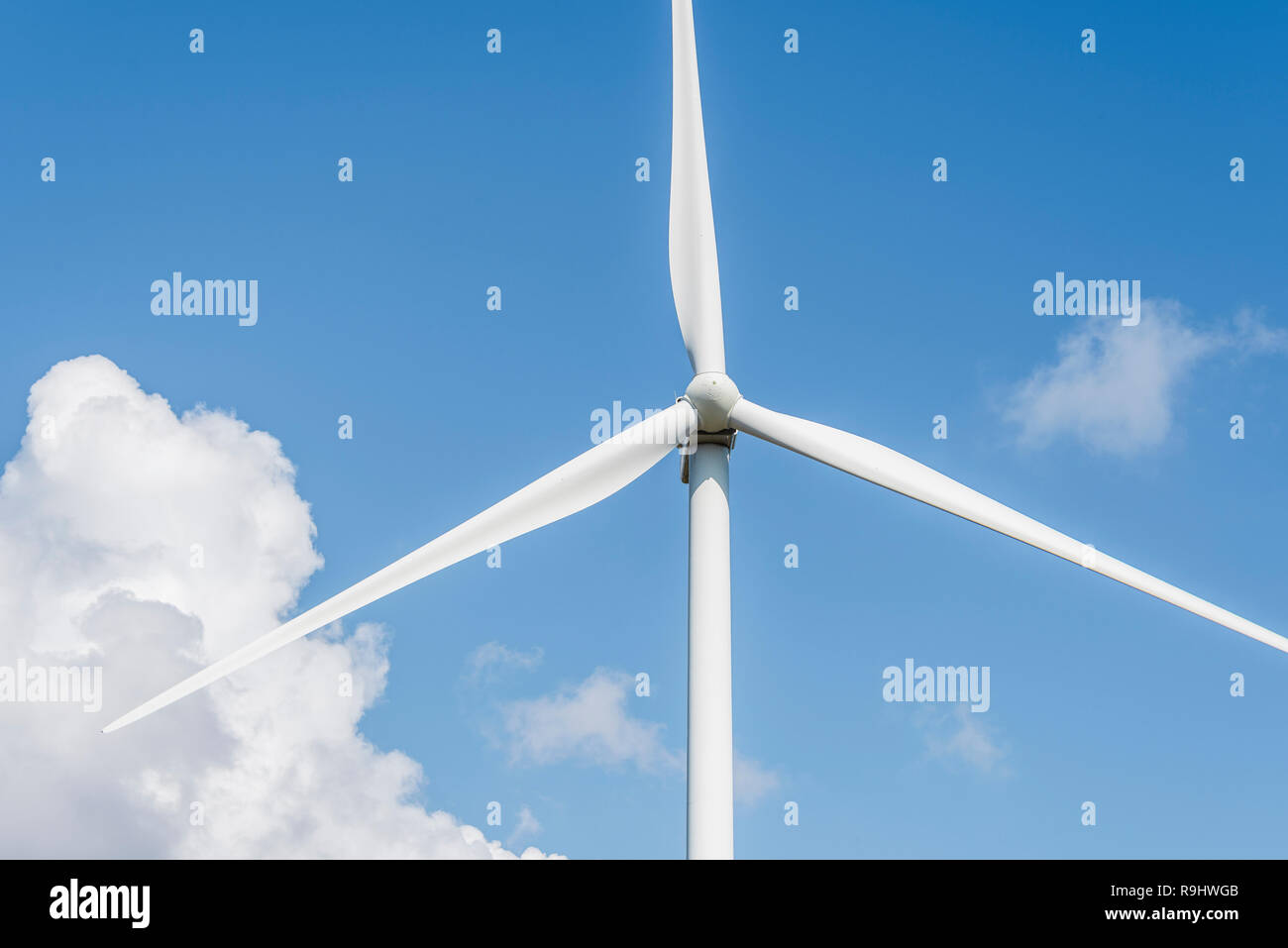 Éoliennes dans un parc éolien à l'intérieur Val d'Agri hills, Basilicate Banque D'Images