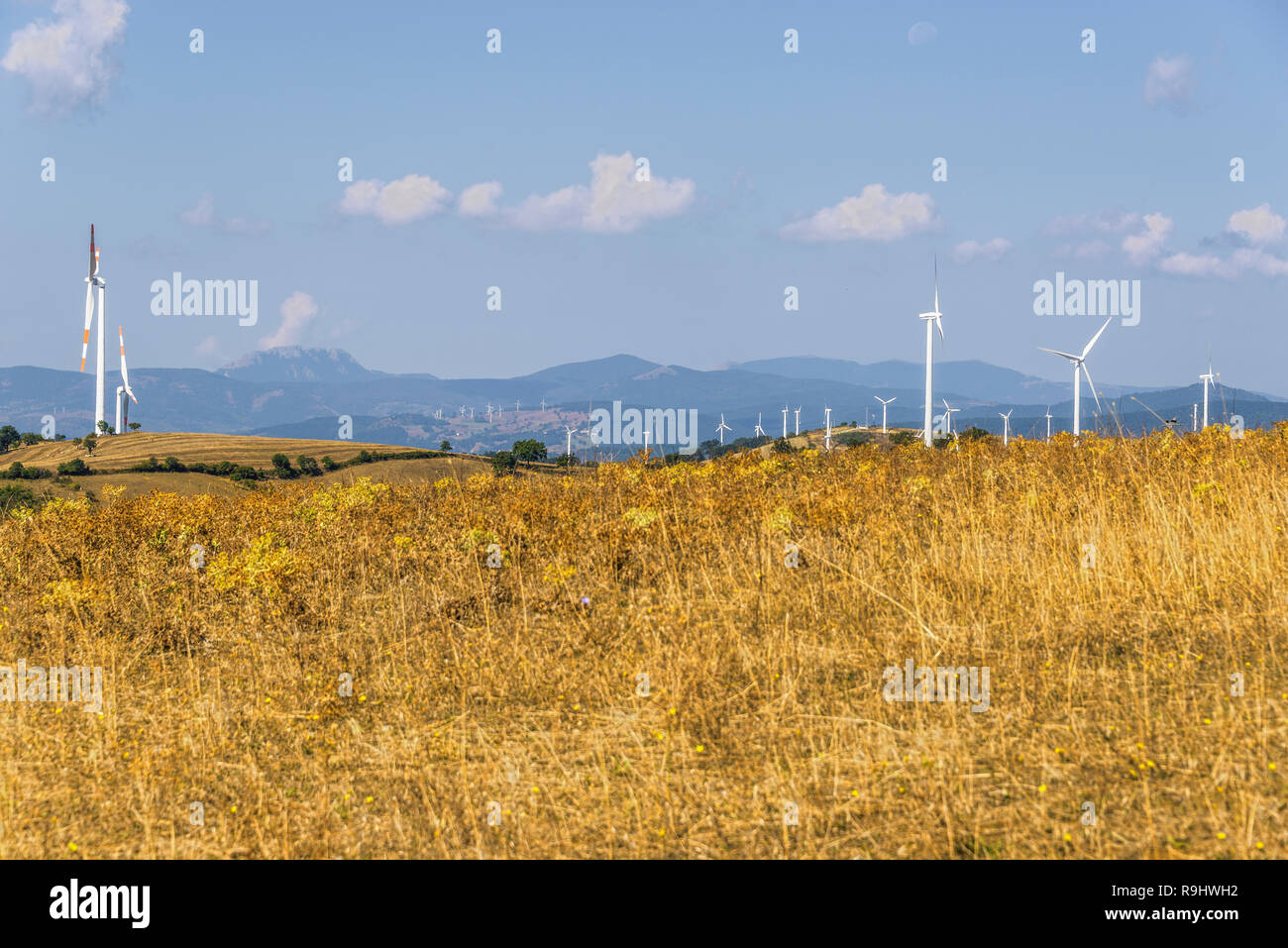 Éoliennes dans un parc éolien à l'intérieur Val d'Agri hills, Basilicate Banque D'Images