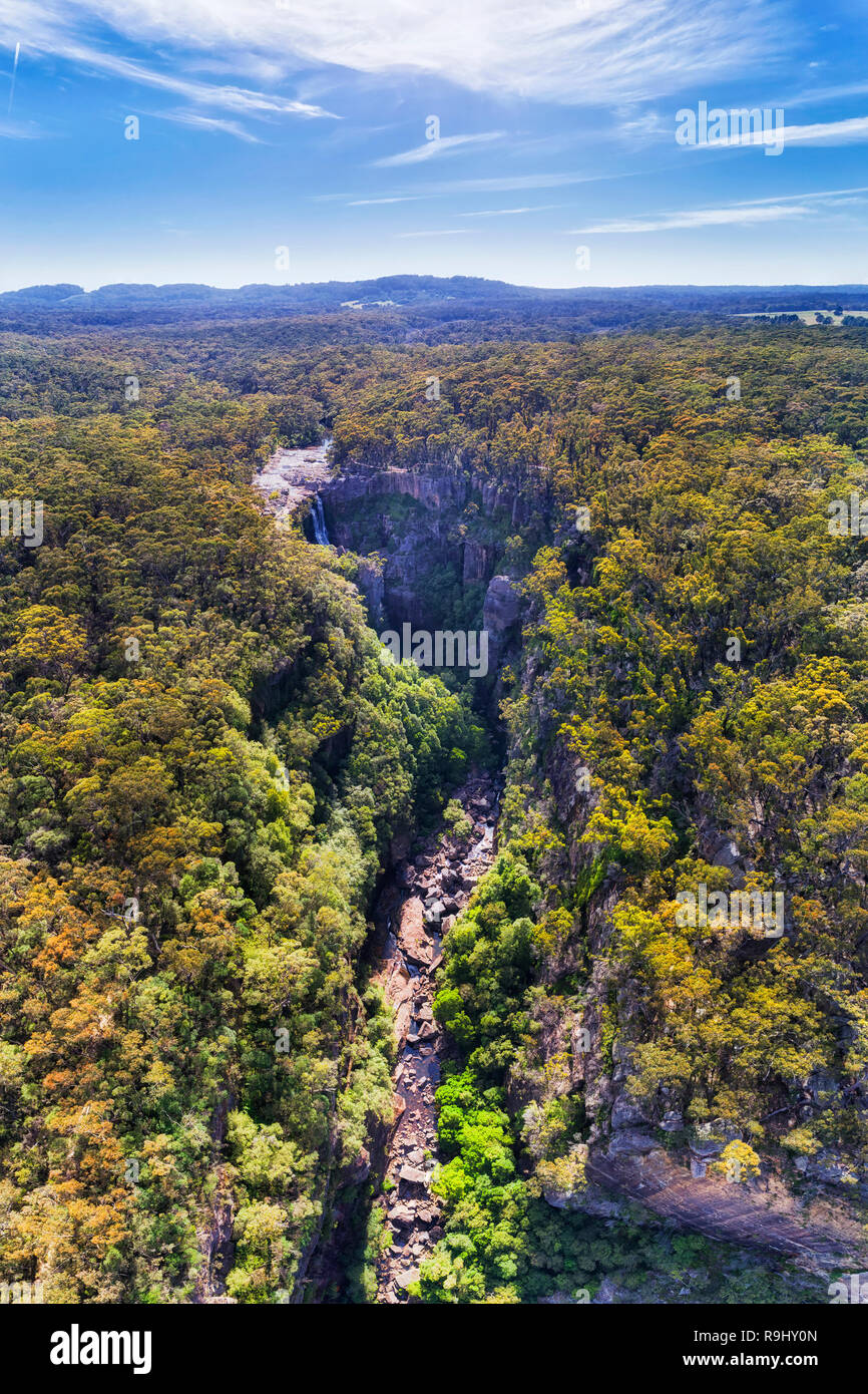 L'érosion profonde de Kangaroo Creek Valley dans le parc national de Budderoo Platon grès formé par Kangaroo river en streaming Carrington falls en millions Banque D'Images