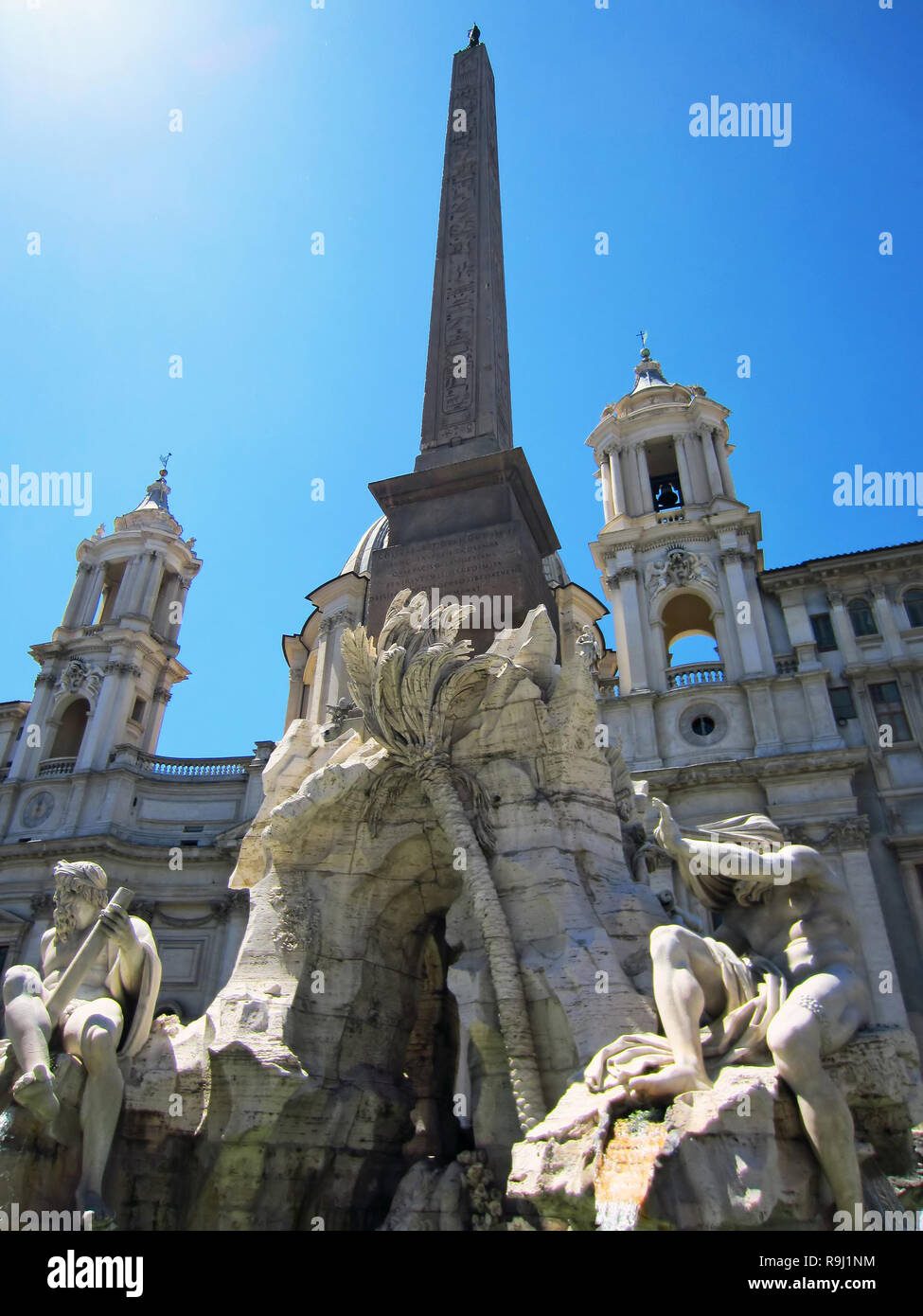 Piazza Navona avec fontaine des Quatre Fleuves et l'obélisque égyptien, Rome Banque D'Images