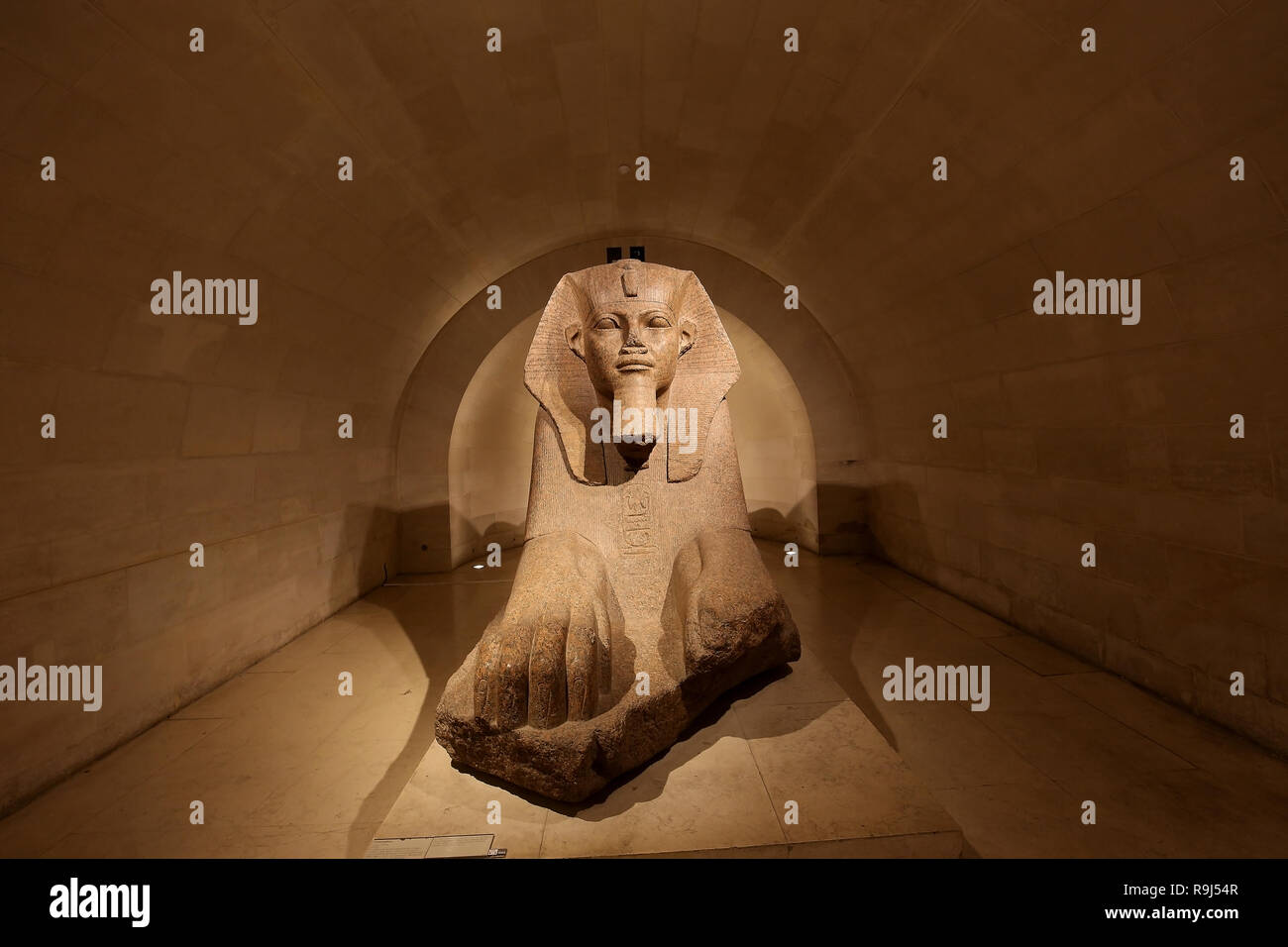 PARIS, FRANCE, Mars 13, 2017 : Sphinx de Tanis, musée du Louvre, le 13 mars 2017, à Paris, France Banque D'Images