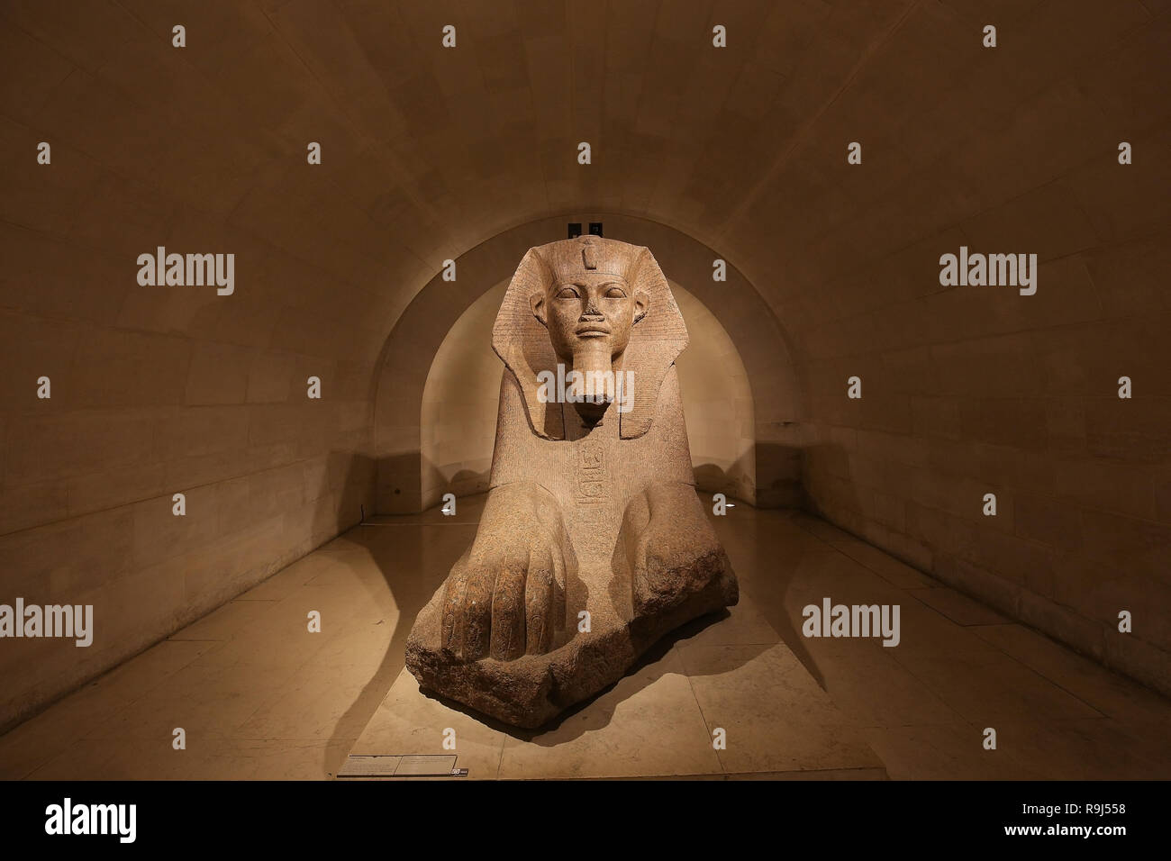 PARIS, FRANCE, Mars 13, 2017 : Sphinx de Tanis, musée du Louvre, le 13 mars 2017, à Paris, France Banque D'Images