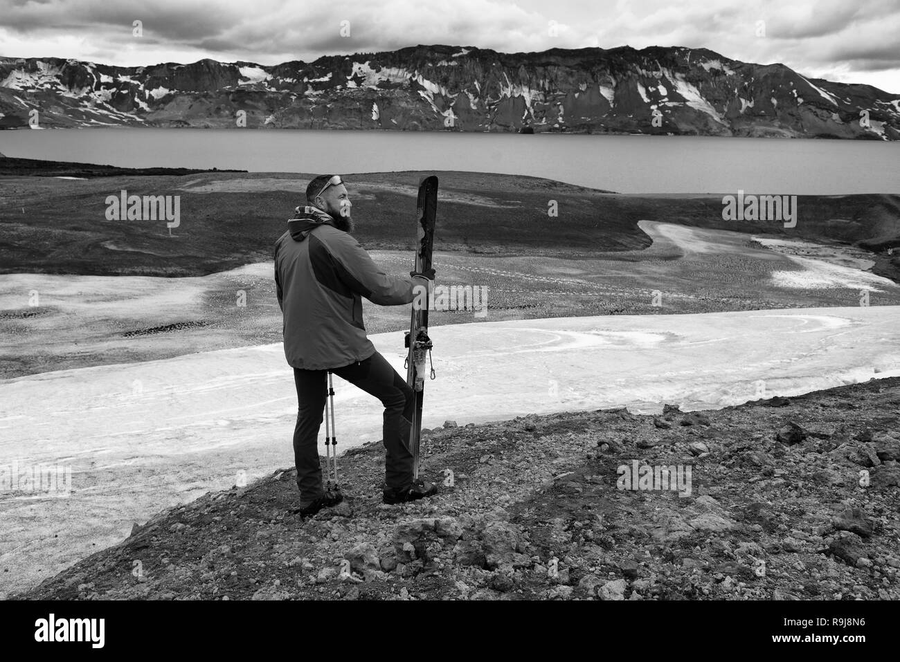 Homme avec Ski télémark Banque D'Images