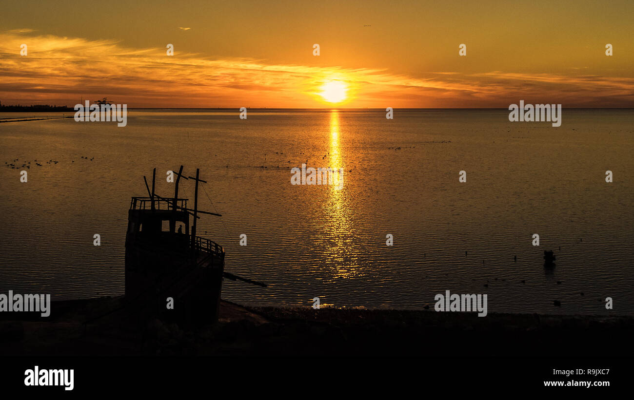 Coucher de soleil sur St Kilda, aire de Salisbury Australie du Sud Banque D'Images