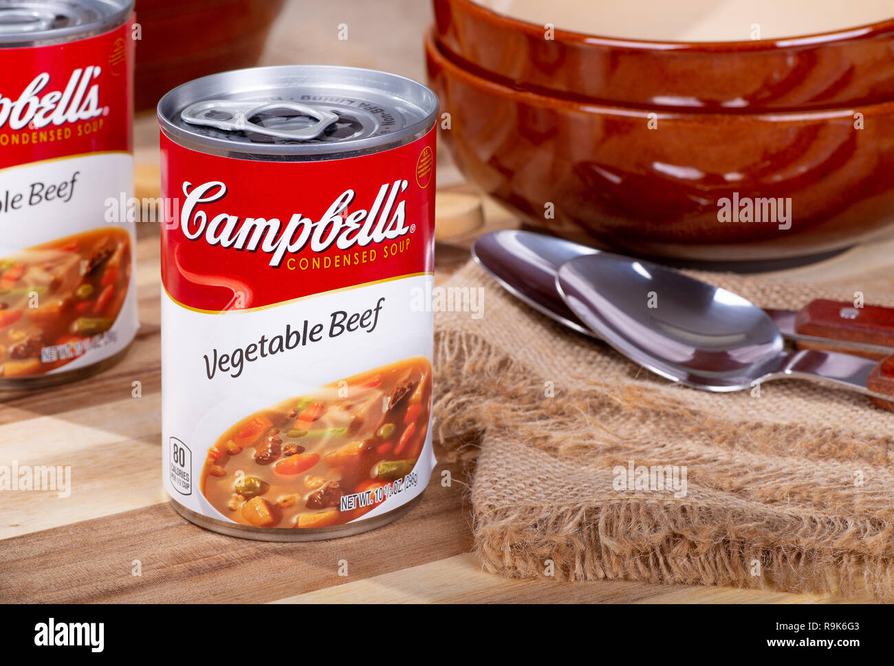 Décembre 18, 2018 Gros plan : d'une boîte de soupe condensée Campbell boeuf aux légumes Banque D'Images