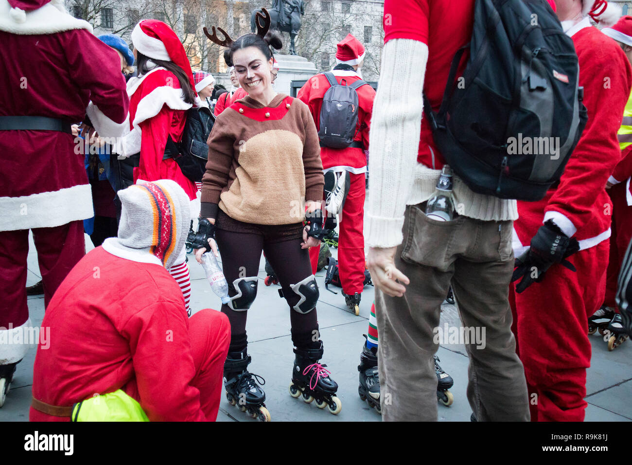 Londres, Angleterre - le 16 décembre 2018 London Friday Night Skate à Londres, Royaume-Uni. SANTA Skate 2018 Banque D'Images