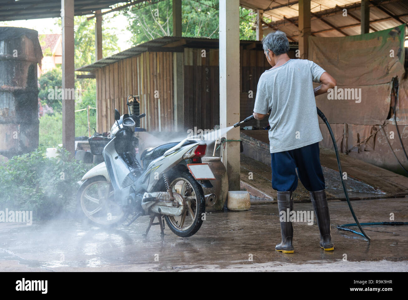 Motorbike wash Banque de photographies et d'images à haute résolution -  Alamy