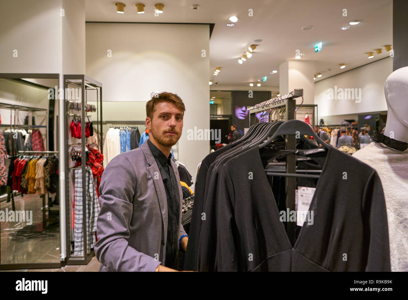 Zara man Banque de photographies et d'images à haute résolution - Alamy