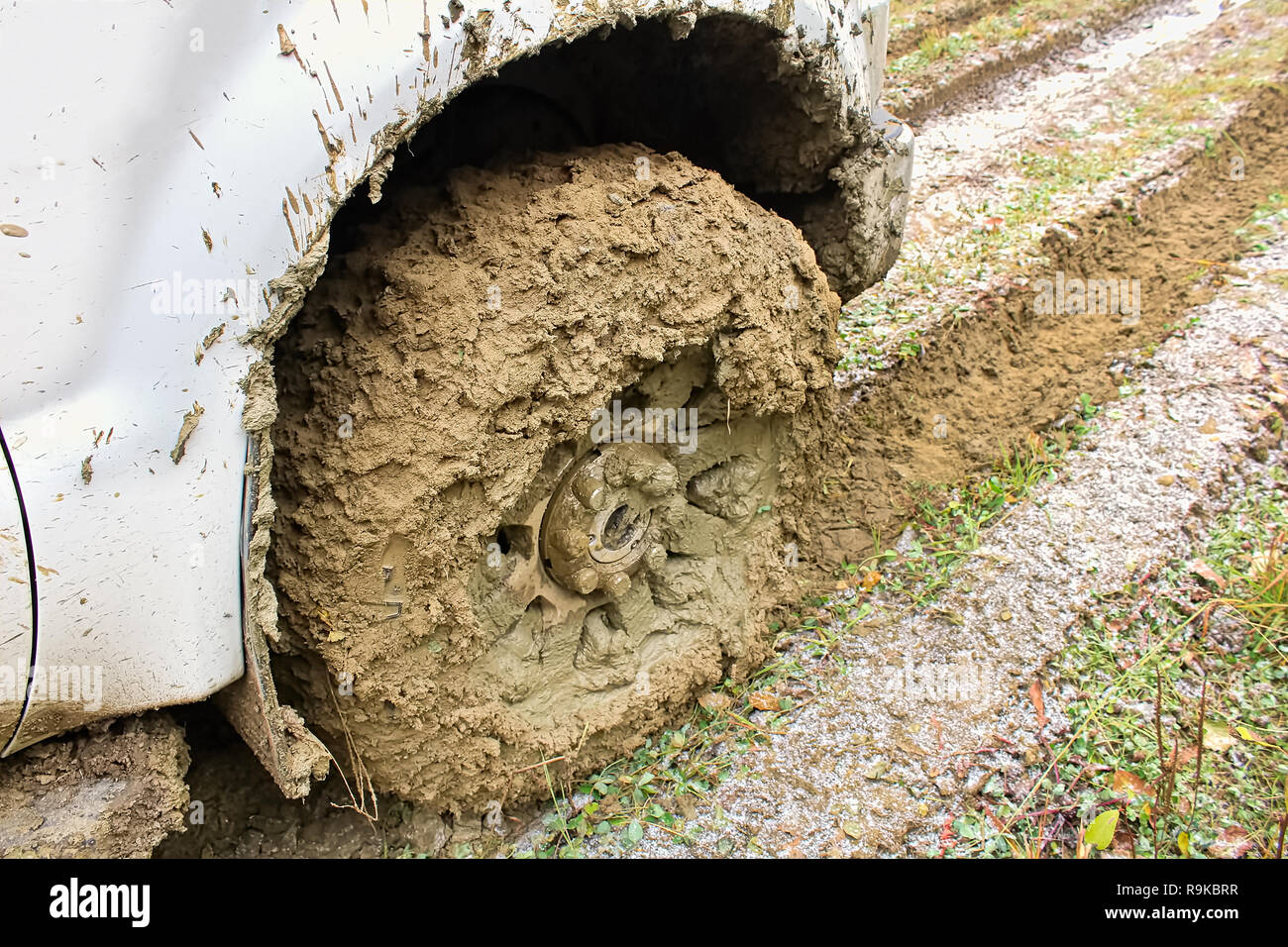 La roue d'un véhicule incased dans la boue Banque D'Images