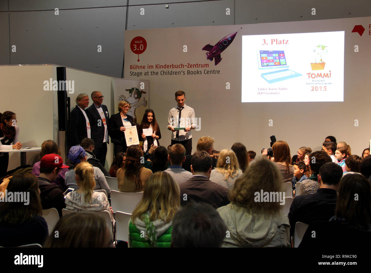 Impressions du salon du livre 2015 et les différents stands colorés à les salles sur le terrain juste à Frankfurt am Main Allemagne Banque D'Images