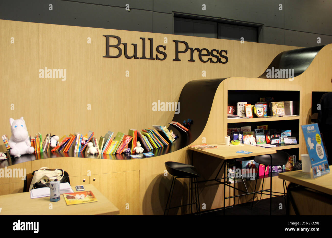 Impressions du salon du livre 2015 et les différents stands colorés à les salles sur le terrain juste à Frankfurt am Main Allemagne Banque D'Images