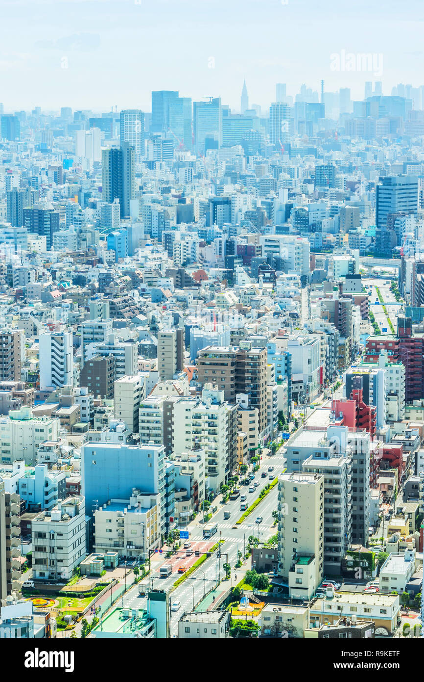 Concept d'affaires de l'Asie de l'immobilier et de la construction - Vue panoramique de la ville moderne d'horizon urbain vue aérienne de l'œil de l'oiseau sous le soleil et ciel bleu en Banque D'Images