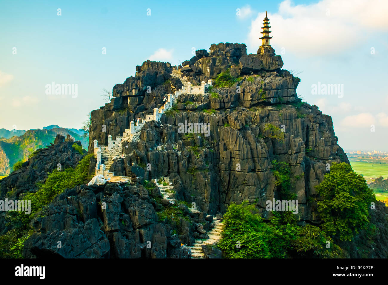 Beau coucher de soleil vue du paysage depuis le haut de la montagne, Grotte Mua Ninh Binh, Tam Coc au Vietnam Banque D'Images