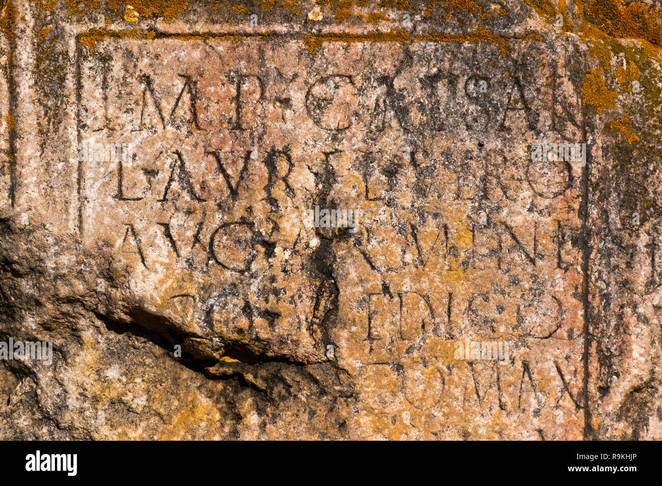 Lettres romaines de l'ancienne ville de Chellah à Rabat, le Maroc en Afrique Banque D'Images