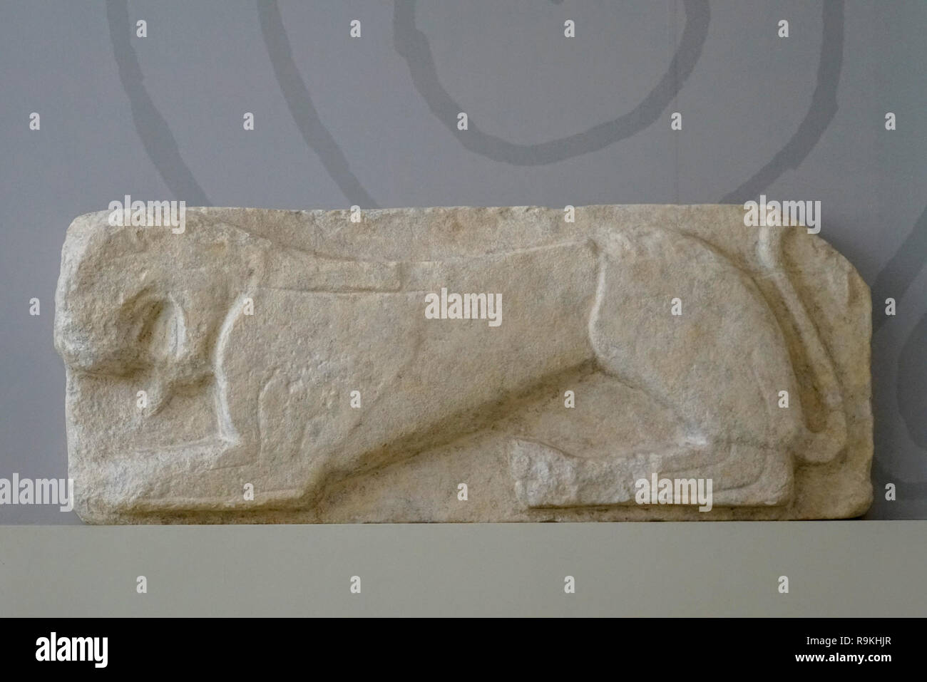 Sarcophage orné d'un lion au Musée Archéologique de Thasos est un musée situé à Milna sur l'île de Thassos, est de la Macédoine, Grèce Banque D'Images