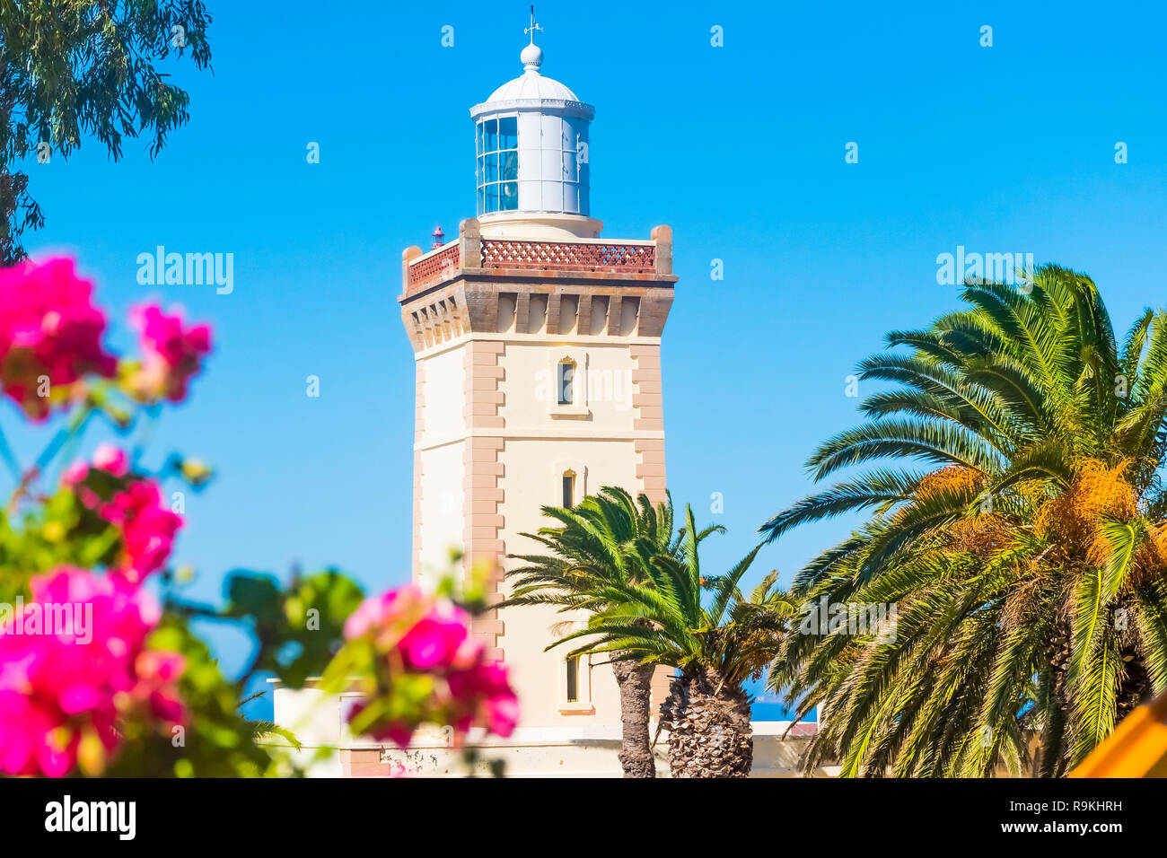 Beau phare de Cap Spartel près de Tanger ville et Gibraltar, le Maroc en Afrique Banque D'Images