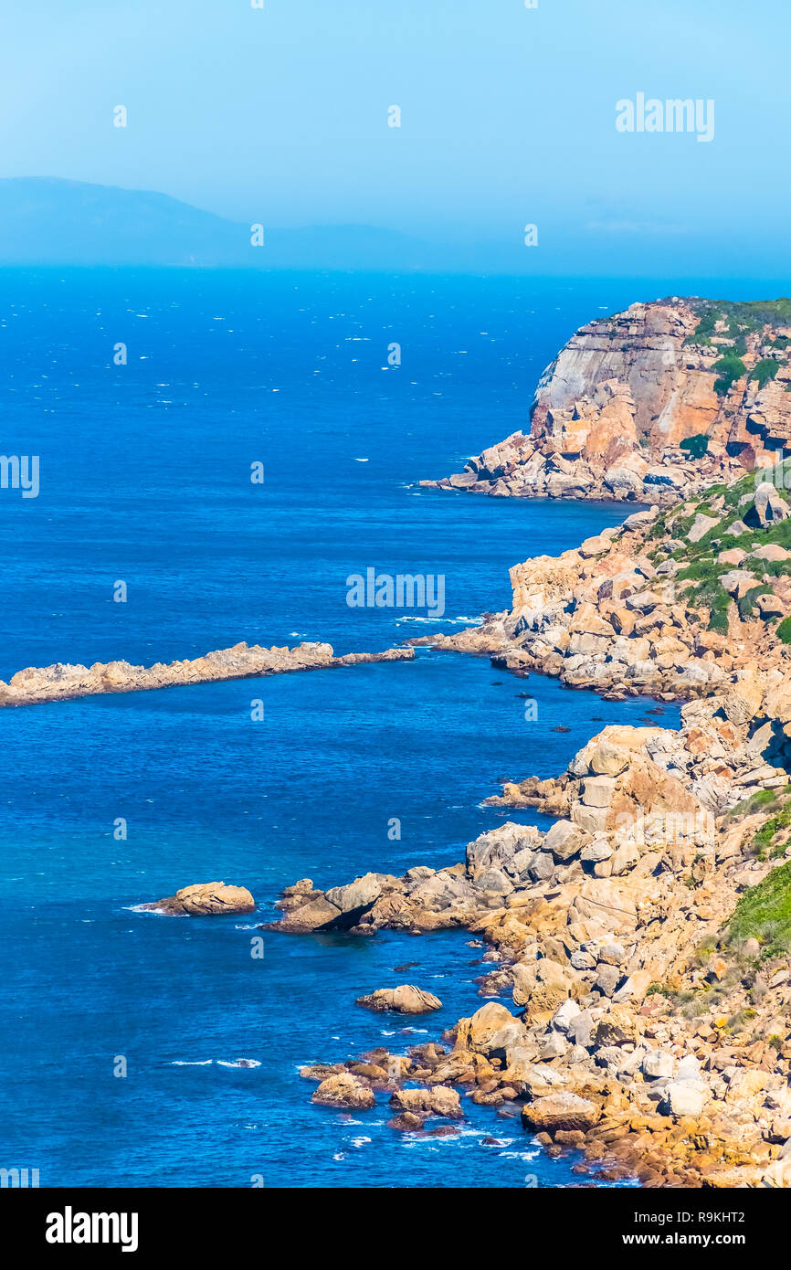 Vue depuis le Cap Spartel, à travers le détroit de Gibraltar avec l'Espagne à distance au Maroc, l'Afrique Banque D'Images