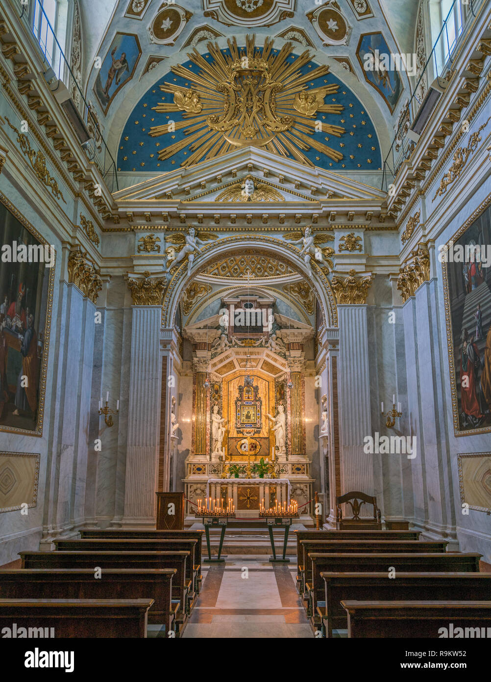 Autel dans le 'Cappella della Santissima Icone' dans la Cathédrale de Spolète. L'Ombrie, en Italie centrale. Banque D'Images