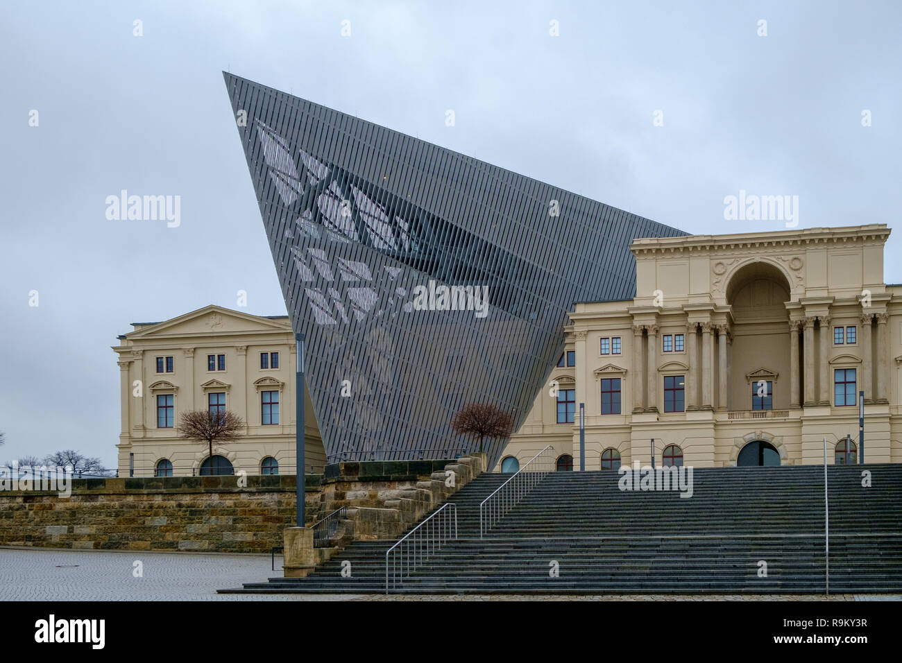 Vue extérieure de la Daniel Libeskind conçu Musée de l'histoire militaire allemand à Dresde, Allemagne. En janvier 2018. Banque D'Images