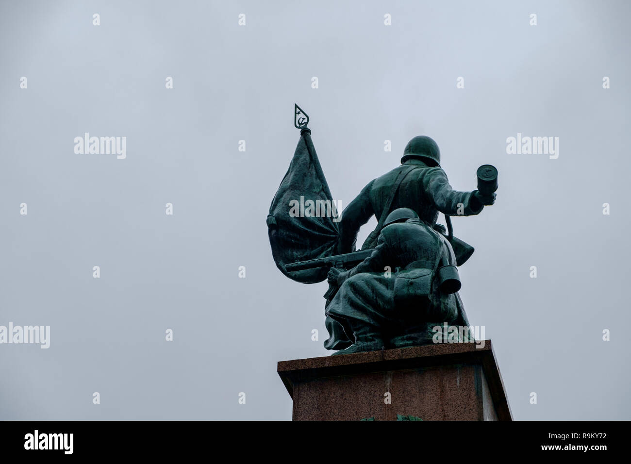 Sculpures en bronze de soldats de l'armée rouge à un mémorial à Dresde, Allemagne. Banque D'Images