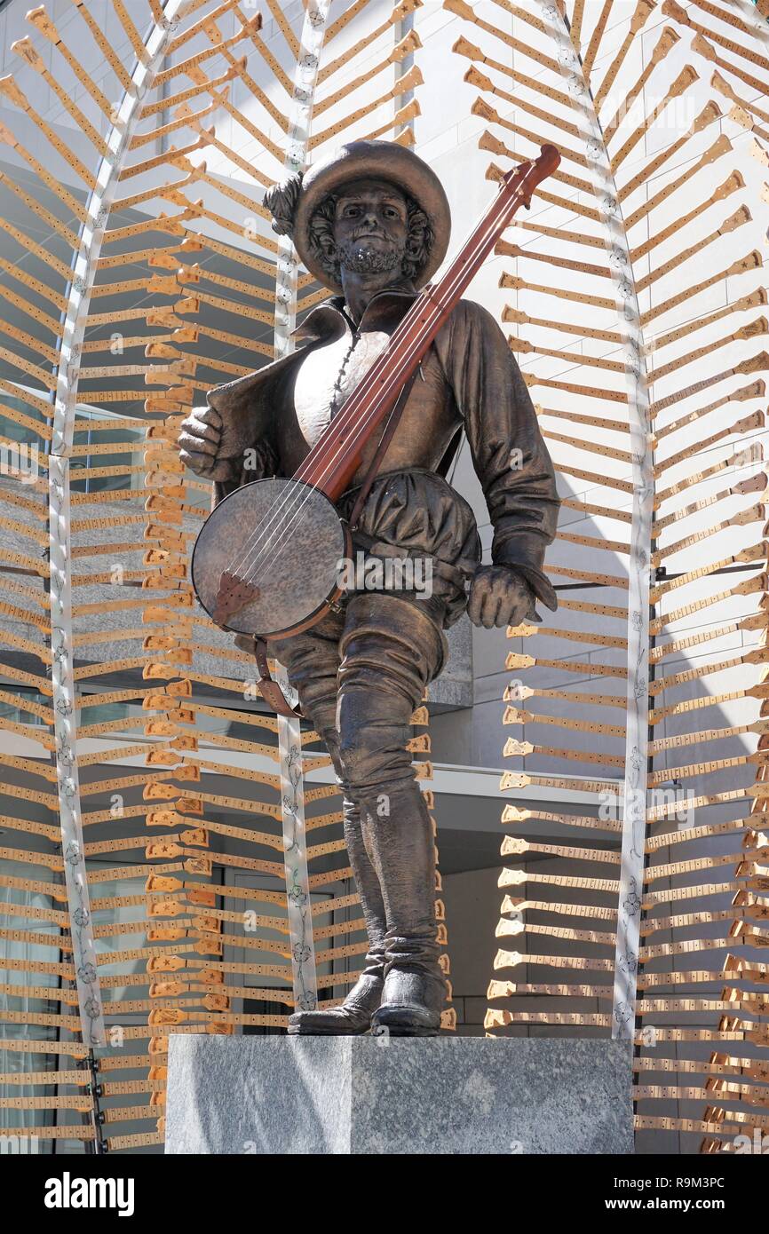 Raleigh, NC, USA - 29 septembre 2018 - Wide Open Blue Grass Festival Statue de Sir Walter Raleigh Banque D'Images