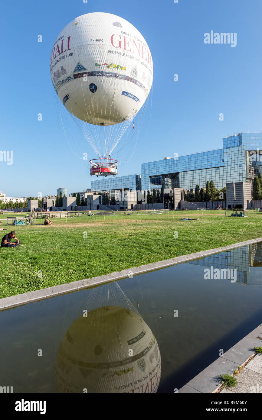 Ballon dans le Parc André Citroën - Paris, France Photo Stock - Alamy