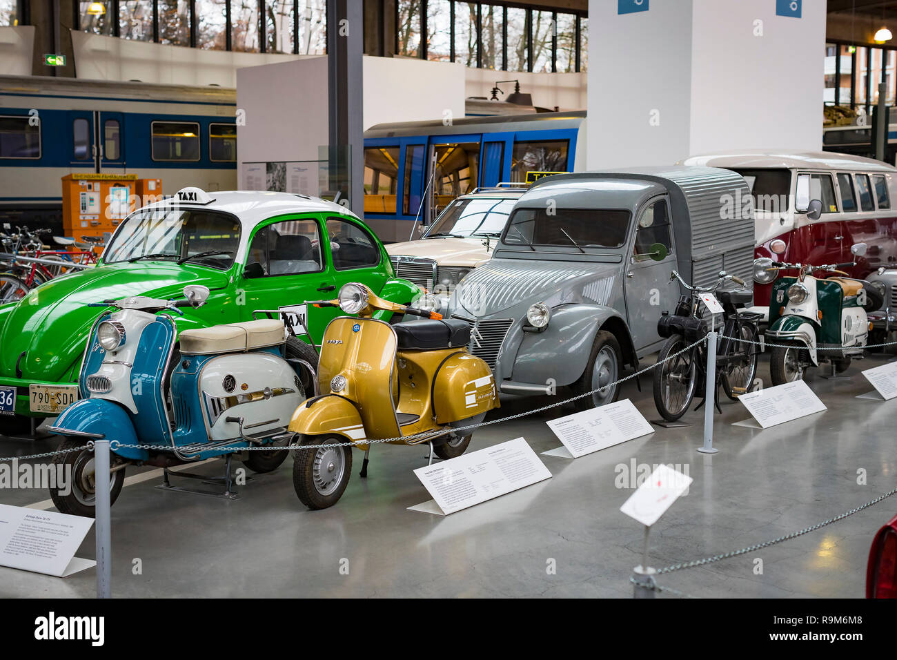 MUNICH, ALLEMAGNE - le 26 novembre 2018:collection de véhicules et historiquement connu pour le Musée des Transports de Munich (Deutsches Museum Verkehrszentrum). Banque D'Images