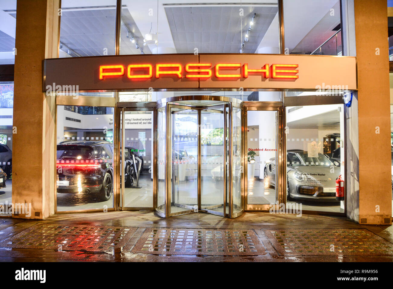 Le Centre Porsche de Mayfair, Berkeley Square, Mayfair, London, W1, UK Banque D'Images