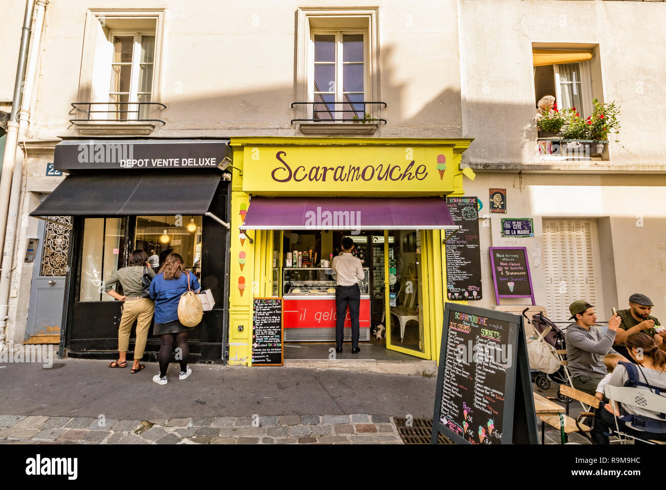 Scaramouche , un salon de crème glacée sur la rue la Vieuville, Montmartre, Paris, France Banque D'Images