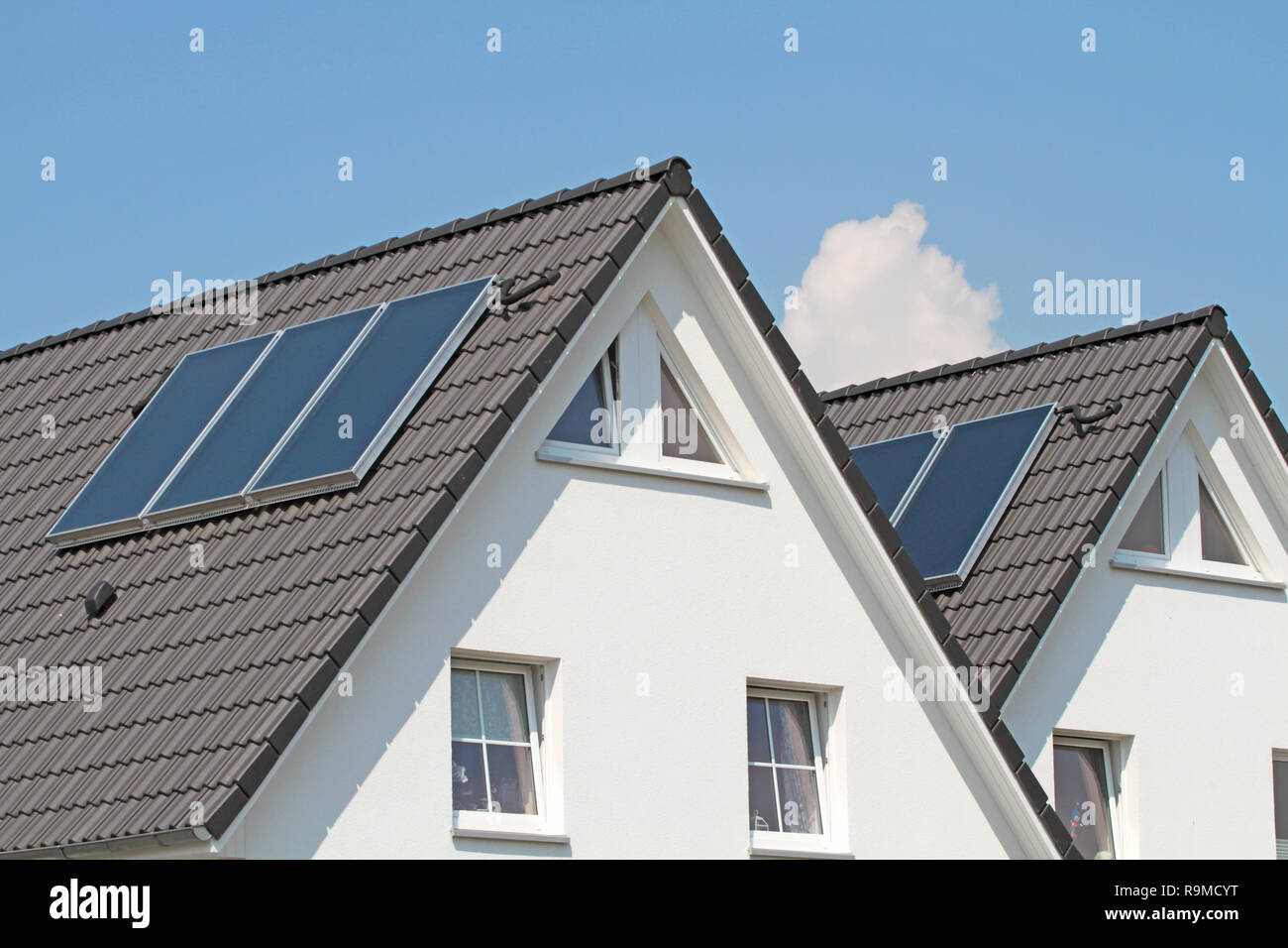 Systèmes solaires thermiques sur duplex chambre Banque D'Images