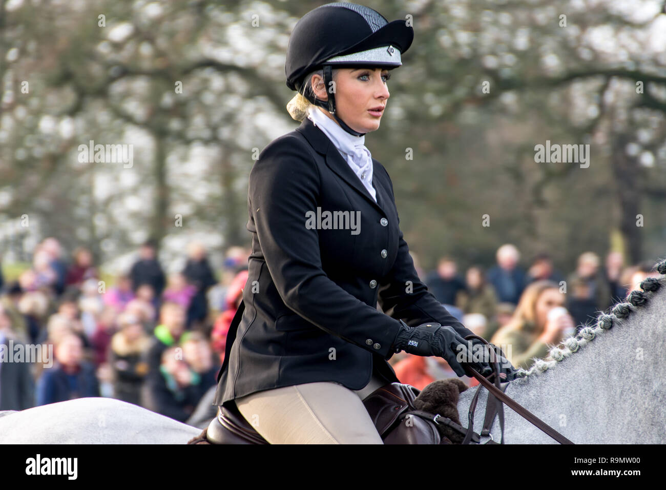 Blithfield Hall, Staffordshire, Angleterre. 26 décembre 2018. Le traditionnel Boxing Day hunt répondre à Blithfield Hall dans le Staffordshire rural voit le Meynell et personnel du Sud se réunissent pour chasser les célébrations festives Crédit : Daniel James Armishaw/Alamy Live News Banque D'Images