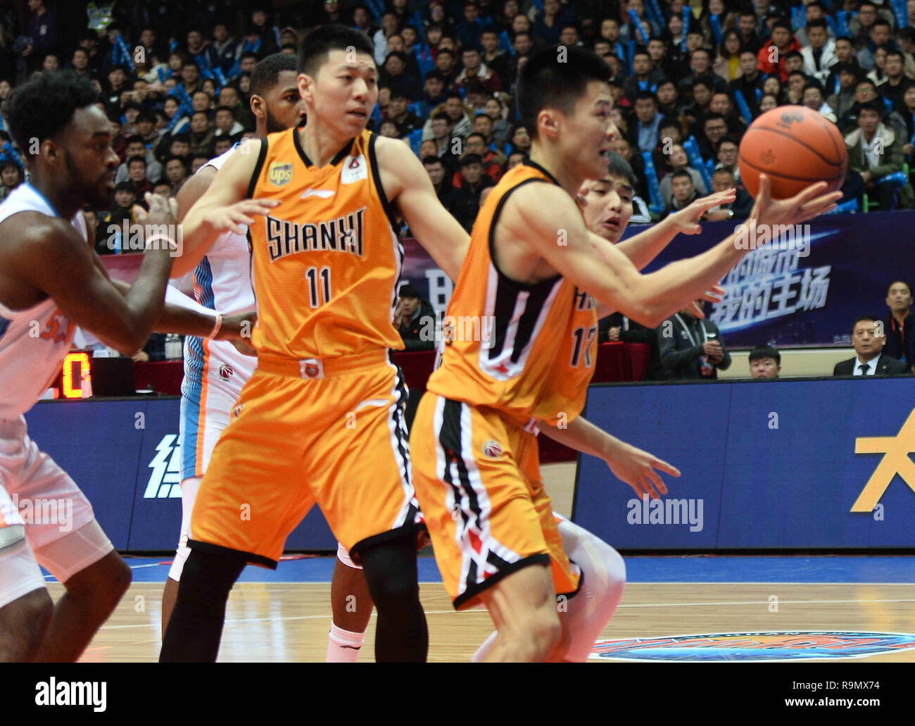 Chengdu, Chengdu, Chine. Dec 27, 2018. Chengdu, Chine-l'équipe de basket-ball du Sichuan bat l'équipe du Shanxi à 103-95 2018/19 ABC à Chengdu, dans le sud-ouest de ChinaÃ¢â€ Province du Sichuan. Crédit : SIPA Asie/ZUMA/Alamy Fil Live News Banque D'Images