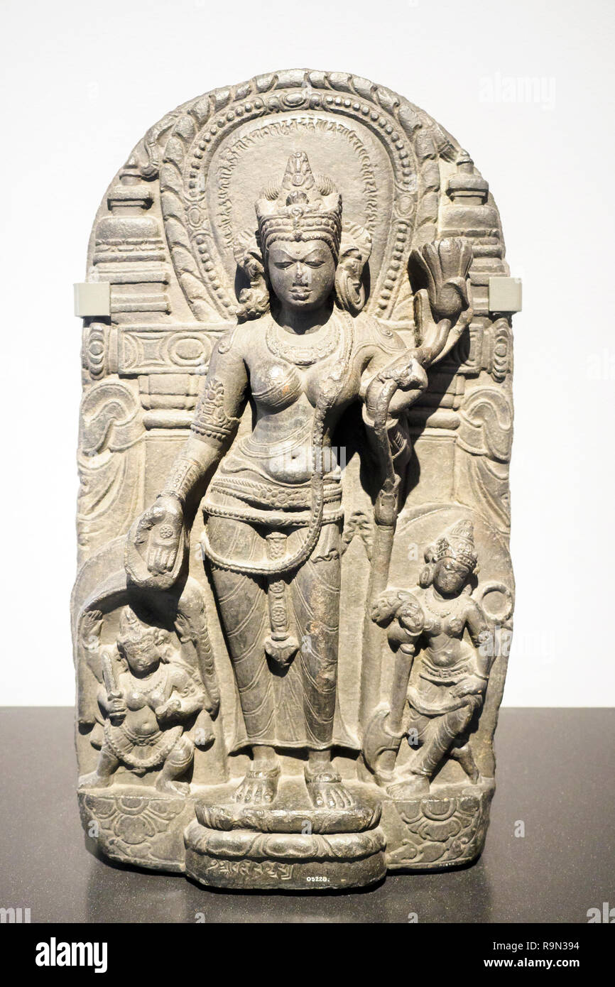 Tara (femelle sauveur) 1100-1200 période Pala Bihar basalte, nord-est de l'Inde Banque D'Images