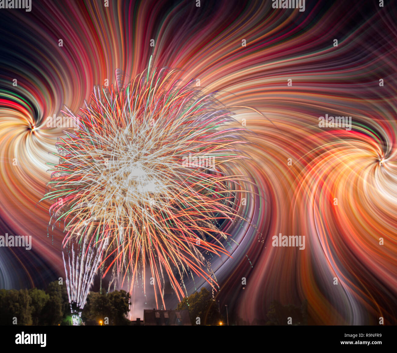 Couleurs d'artifice sur le ciel nocturne avec effet twirl Banque D'Images