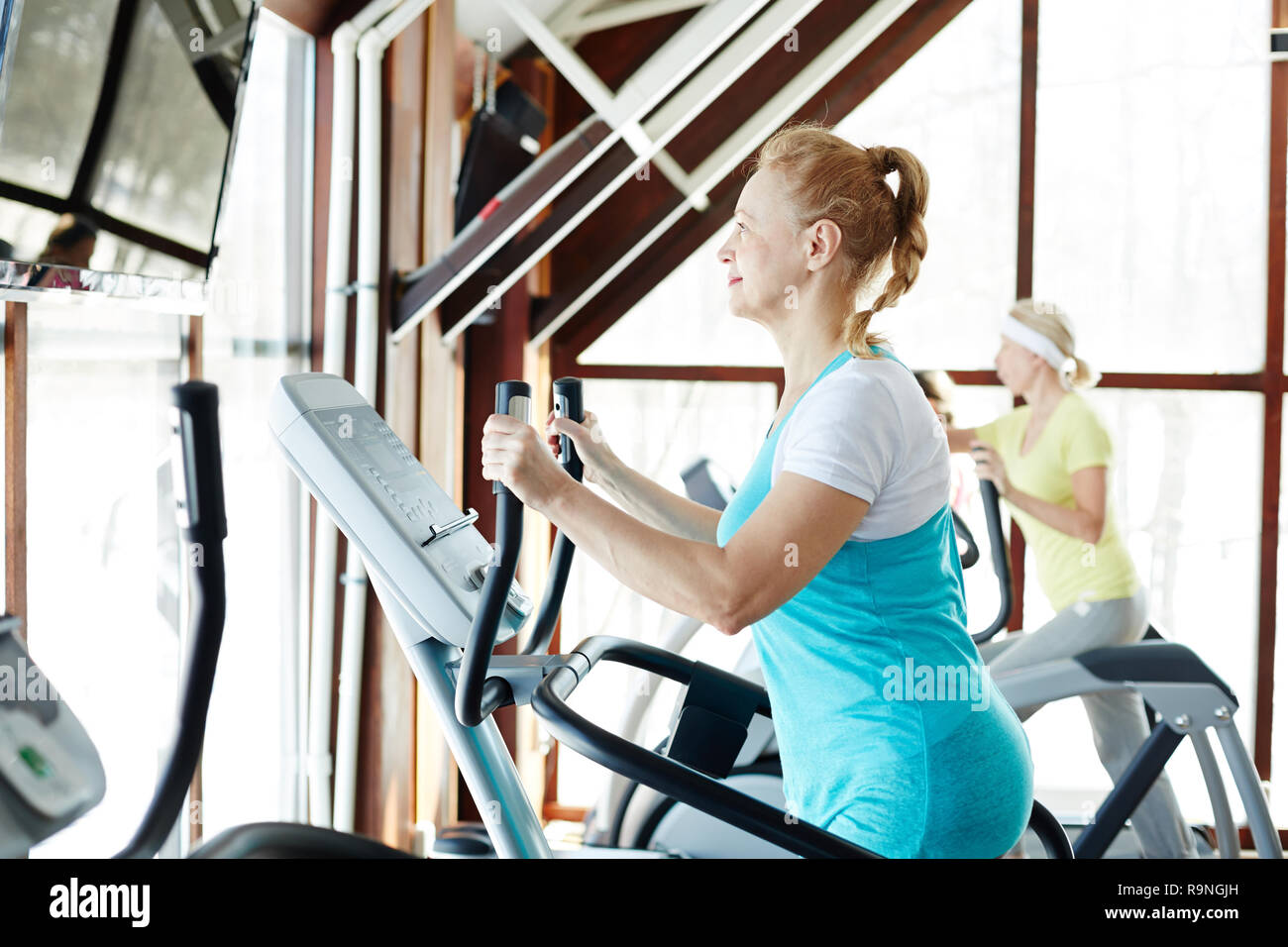 Sur l'équipement de conditionnement physique Banque D'Images